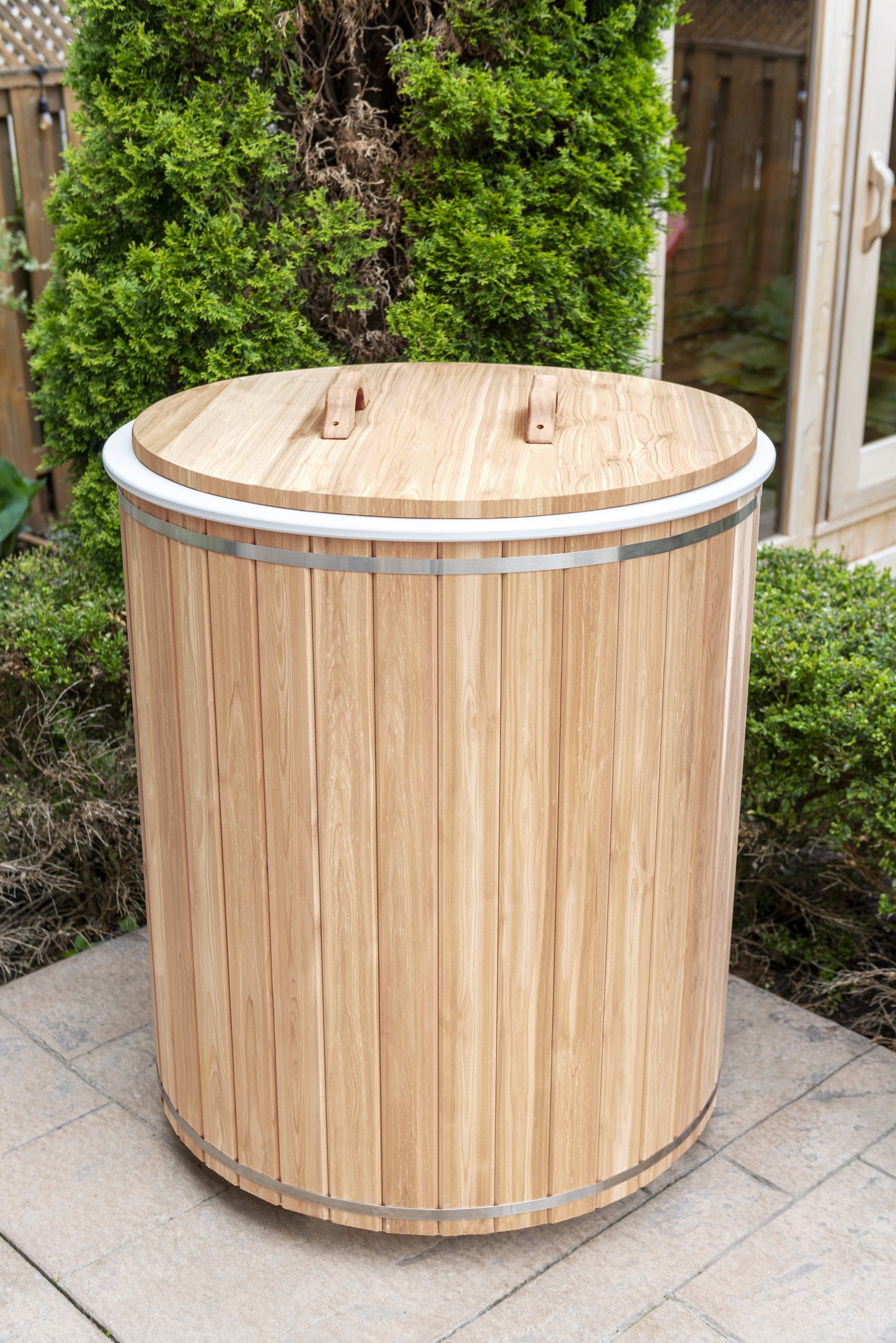 Baltic Plunge Tub | LeisureCraft