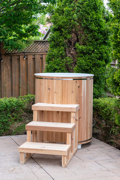 Baltic wooden cold plunge tub, front view, cedar exterior — cold plunge Canada - with stairs